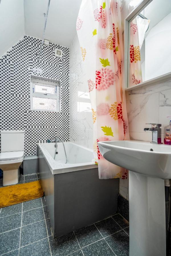 Deluxe 2-Bedroom Flat With Free Parking Birmingham Ngoại thất bức ảnh